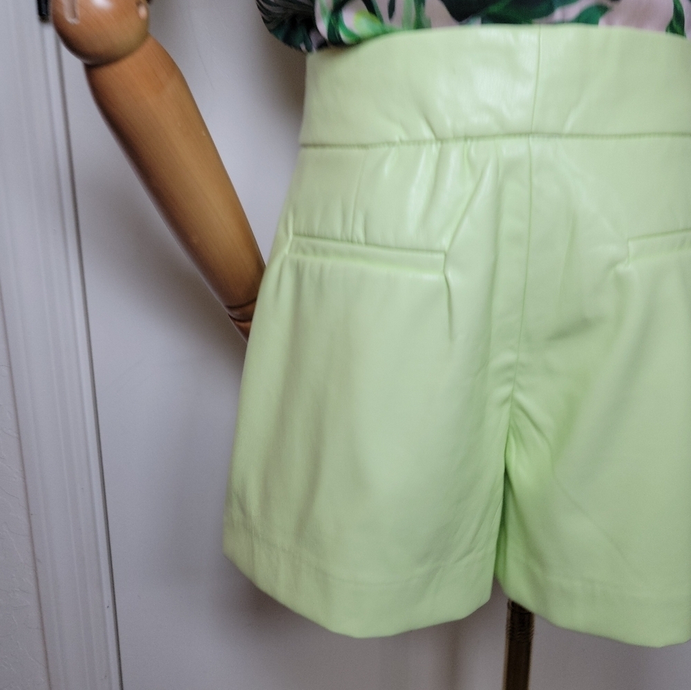 House of Harlow 1960 Faux Leather High Waist Shorts Size 8 - Picture 10 of 13